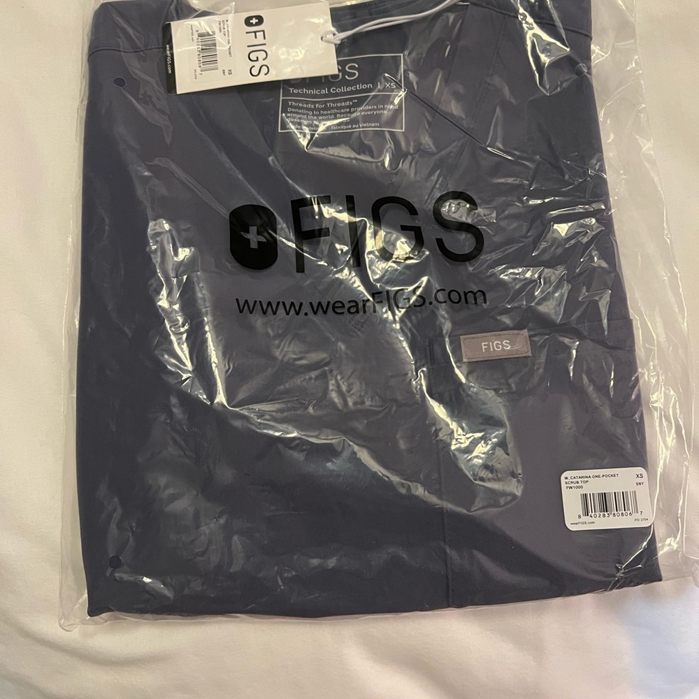 Figs Space Navy Catarina one pocket top